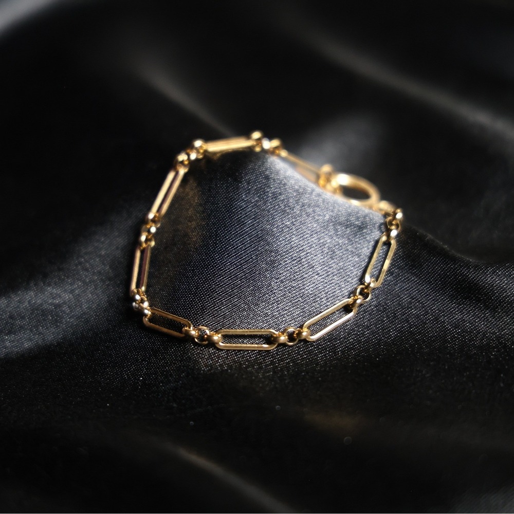 Gold Tone Paperclip Link Toggle Clasp Bracelet Minimalist Jewelry JW062